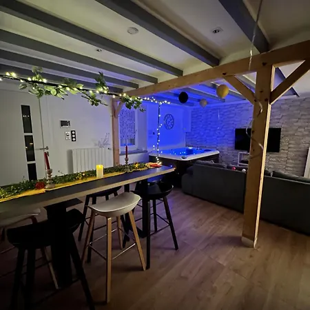 Maison Avec Jacuzzi アパート